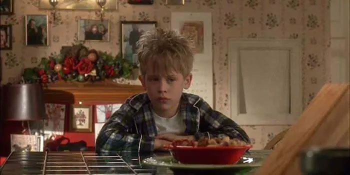 Macaulay Culkin'in başrolde oynadığı 1991 yapımı film olan Evde Tek Başına'nın (Home Alone) meşhur evinin, Airbnb'de kiralamaya açılacağı duyurulmuştu.