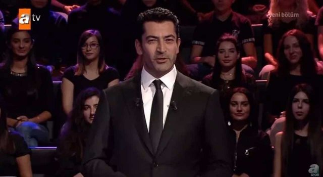 Oyuncu Kenan İmirzalıoğlu, sunucusu olduğu 'Kim Milyoner Olmak İster' yarışmasında yarışmacıya okuduğu soruda kendi ismini görünce şaşkına döndü.