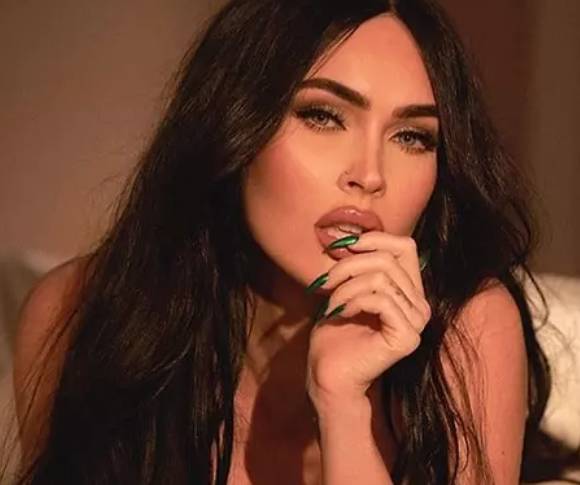 Megan Fox, doğal haline döndü! Ünlü yıldız yeni imajıyla şoke etti