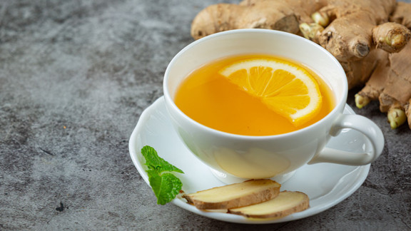 İltihap önleyici özelliği bulunan zencefil çayı, antiviral, antimikrobiyal ve antifungal etkilere sahip bir bitki çayı.