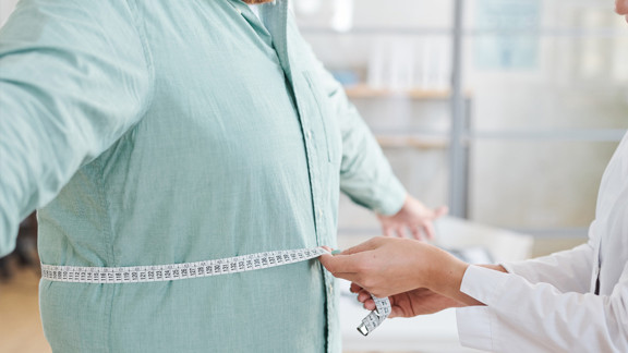 Obeziteyle mücadelede yeni yöntem mide balonu! 15-20 dakikada uygulanıyor