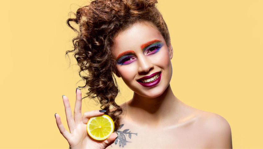 Limon sitrik asit içeriği ile kimyasala bulaşmadan saç renginizi açar.