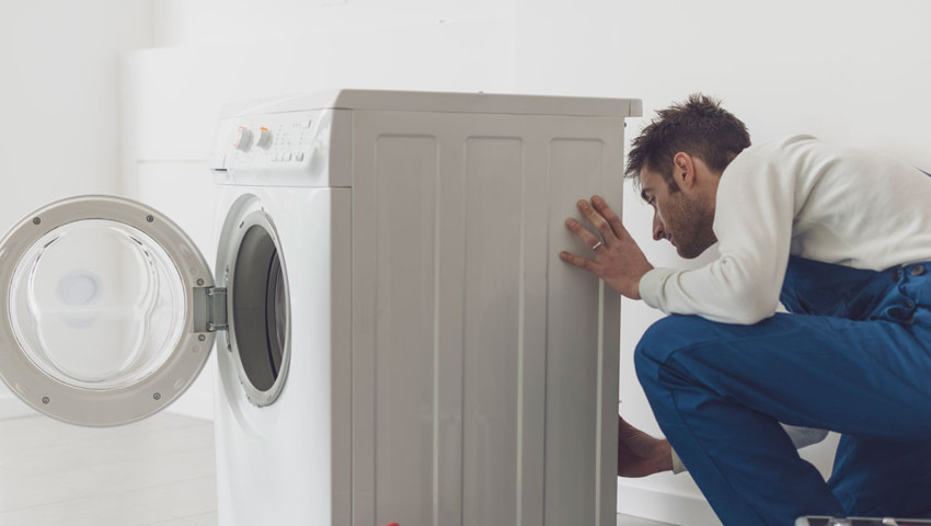 Çamaşır makinesinin su almamasının en sık karşılaşılan nedeni filtrenin tıkalı olmasıdır.