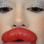 Estetik bağımlılığı herkesi korkuttu... Dünyanın en büyük dudaklı kadını yeni bir yüz istiyor!