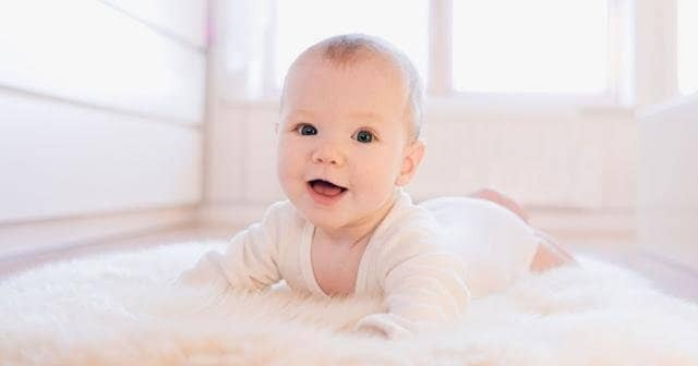 1 aylık bebek günde kaç kez kaka yapar