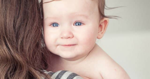 Bebek Nasıl Emzirilir? Yenidoğan Bebek Emzirme Pozisyonları Şekli