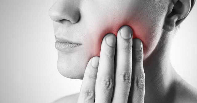 Diş Eti Hastalıkları Neden Olur, Belirtileri Neler? Bitkisel Tedavi