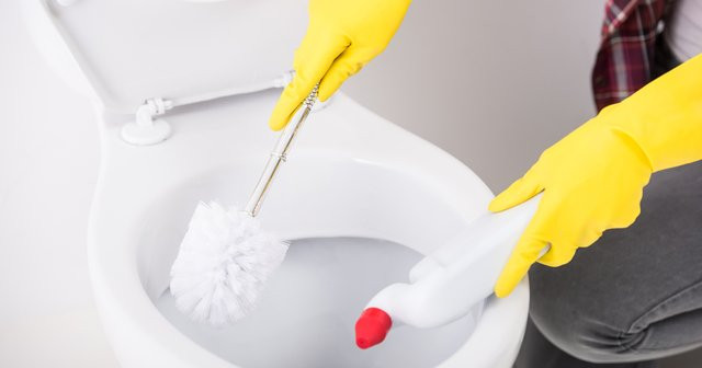 Tuvaletteki Klozetteki Sarı Lekeler Nasıl Çıkar Klozet Tuvalet Temizleyici