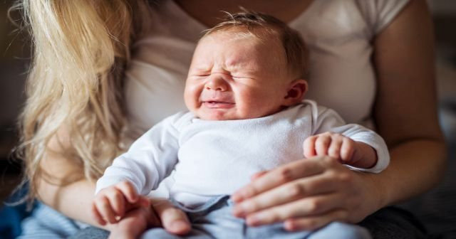 Ağlayan bebeği susturmak, yatıştırmak için 7 öneri
