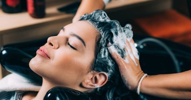 Saçı yıpratmadan derinlemesine temizleyen en iyi 10 tuzsuz şampuan