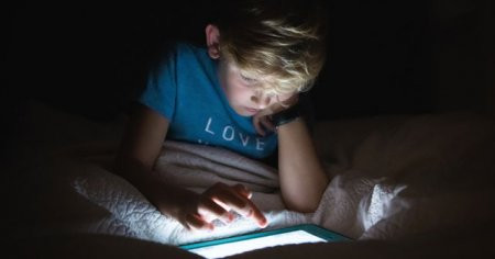 Tablet, bilgisayar ve akıllı telefon kullanımının çocuklar üzerindeki 5 zararı