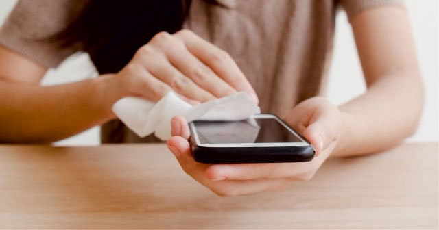 Sararmış şeffaf telefon kılıflarını beyazlatmak ve temizlemek için 7 öneri