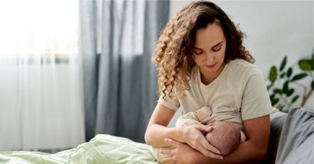 Yenidoğan bebeğe ne kadar mama verilir? Mama ölçüsü ne olmalı?
