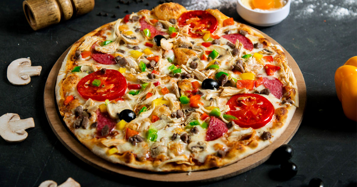 Mis gibi kokusu, incecik hamuru, nefis malzemeleri ve pratik oluşuyla bu pizza tarifi favoriniz olacak.