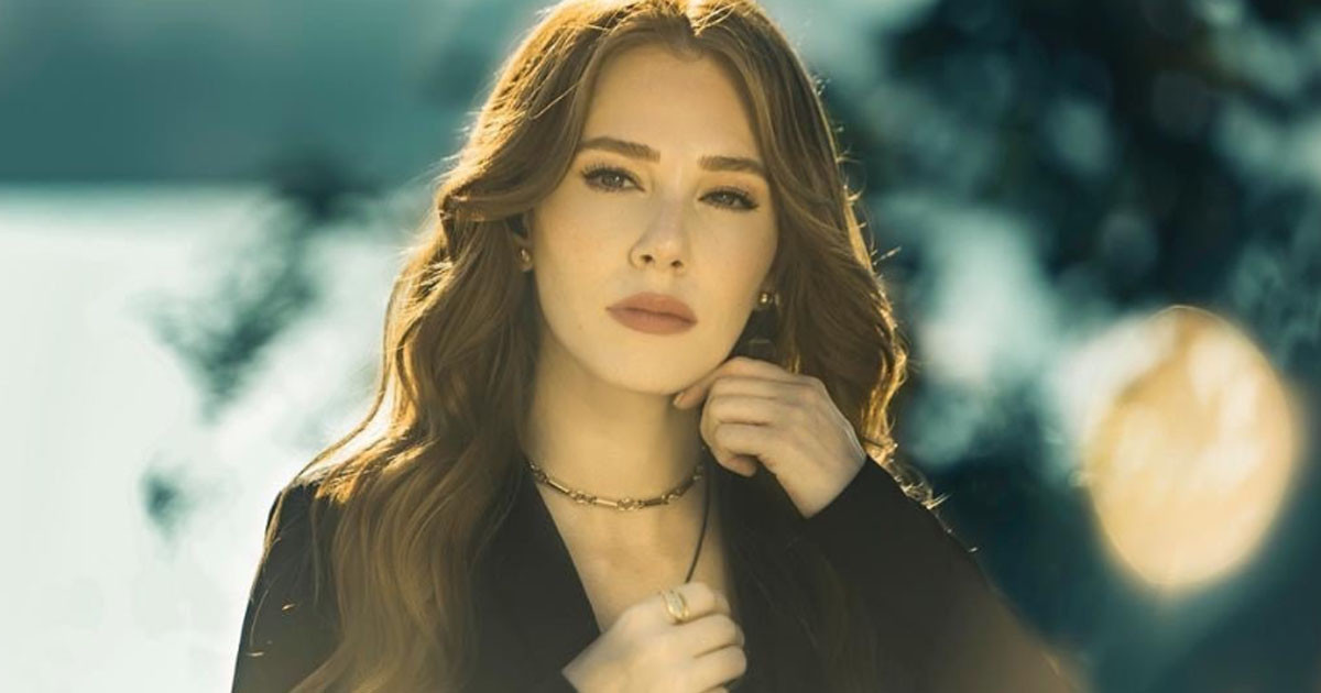 Elçin Sangu sosyal medya ve diğer çeşitli istatistiklere dayalı olarak 2016 yılının ikinci en popüler Türk aktrisi seçildi.