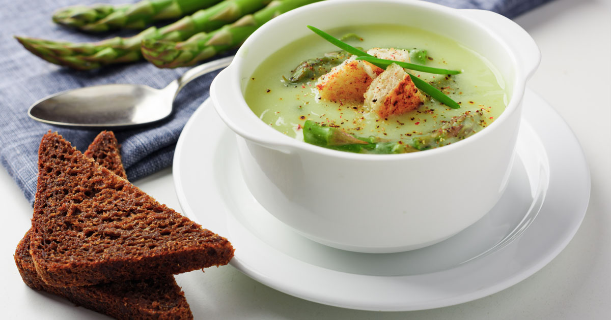 Soğuk kış günlerinde içinizi ısıtacak son derece sağlıklı bu sebze çorbasını çok beğeneceksiniz.