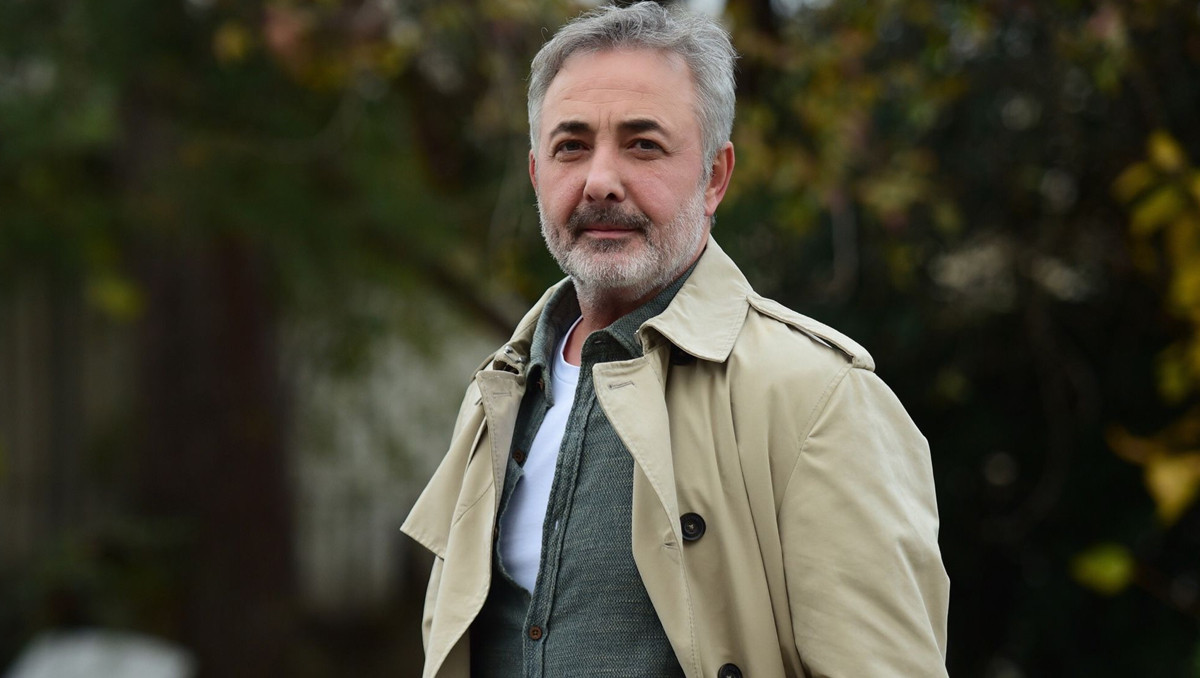 Boşanma aşamasında olan Mehmet Aslantuğ’a kötü haber: Meclise giremedi…