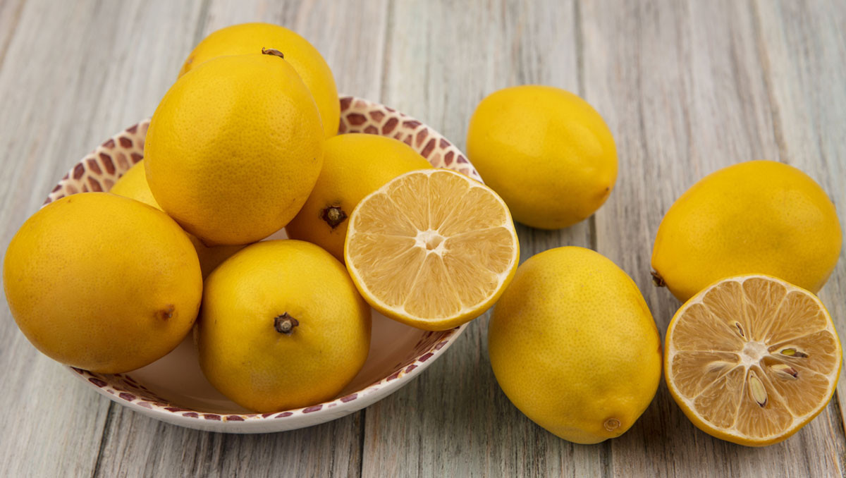 Meğer hep yanlış saklamışız… Limonun haftalarca bozulmamasını sağlayan yöntem: Asla küflenmiyor