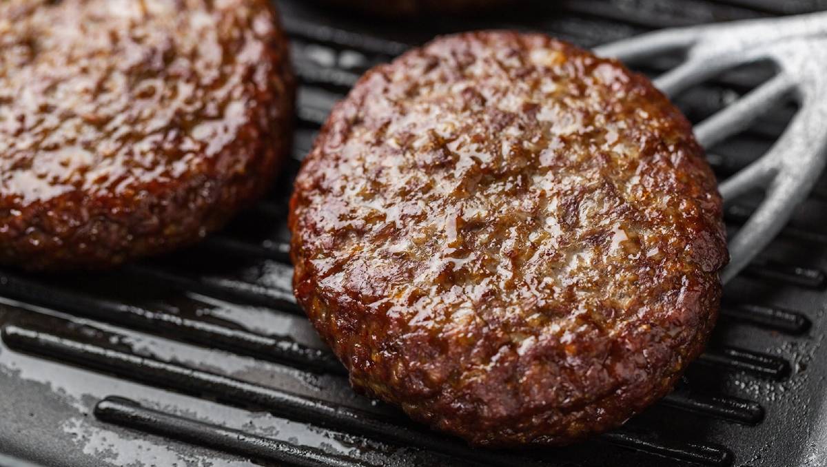 Lezzeti ünlü fast-food zincirlerine taş çıkartıyor! Evde hamburger köftesi hazırlamanın püf noktaları…