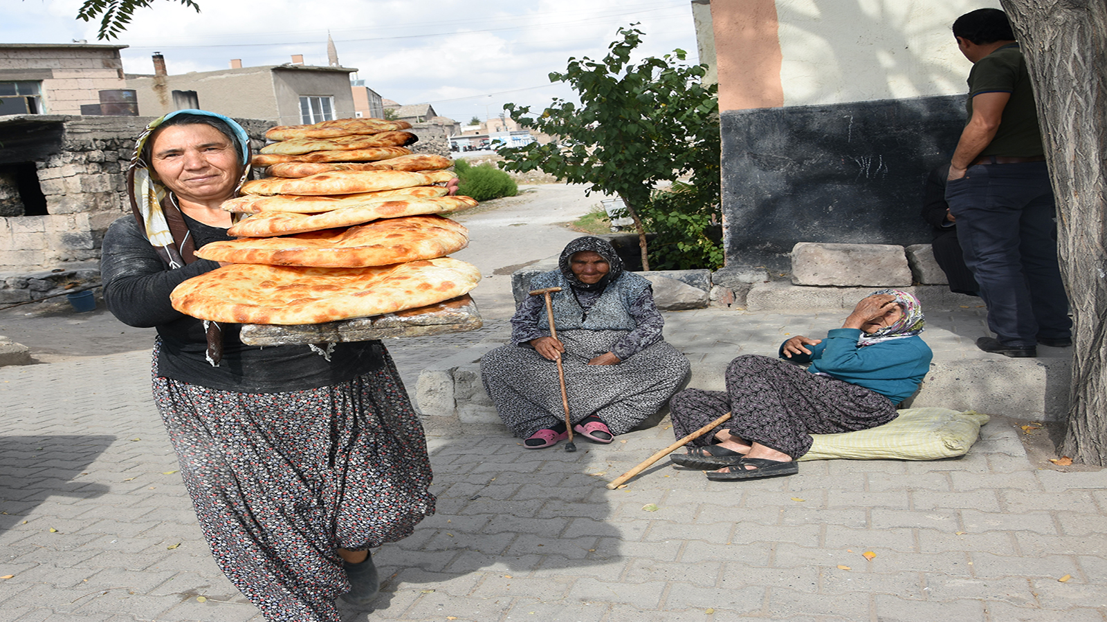 Günümüzde ev hanımlarının ek iş olarak yapmış olduğu bazı meslekler kayboldu bazıları ise unutulmaya yüz tuttu...