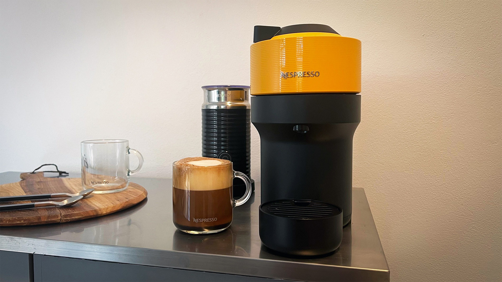 Nespresso&#039;nun akıllı barkod teknolojili kahve makinesi: Nespresso Vertuo nasıl bir ürün? Kimler almalı?