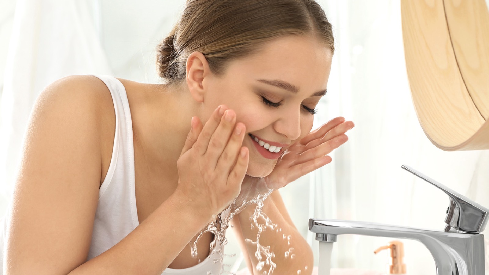 Etkilerini duyunca çok şaşıracaksınız! Soğuk suyla yüz yıkamanın faydaları neler?