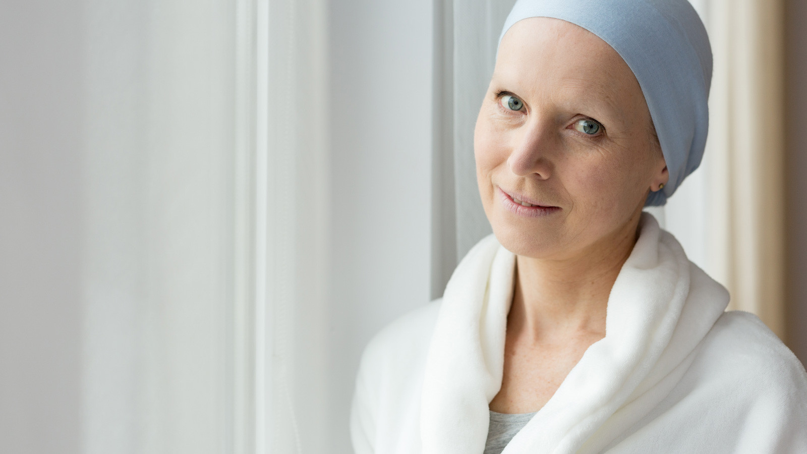 Göğüs kanseri tüm kadınların gerekli önlemleri alması gereken ciddi bir hastalıktır.
