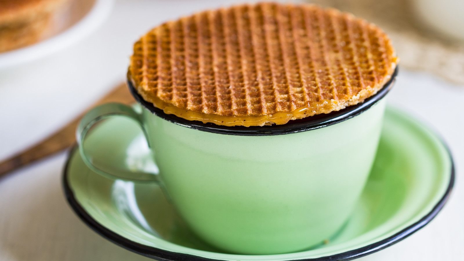 Evinizde de kolay bir şekilde hazırlayabileceğiniz karamelli Hollanda waffle'ı 10-12 dakika içerisinde hazır oluyor.
