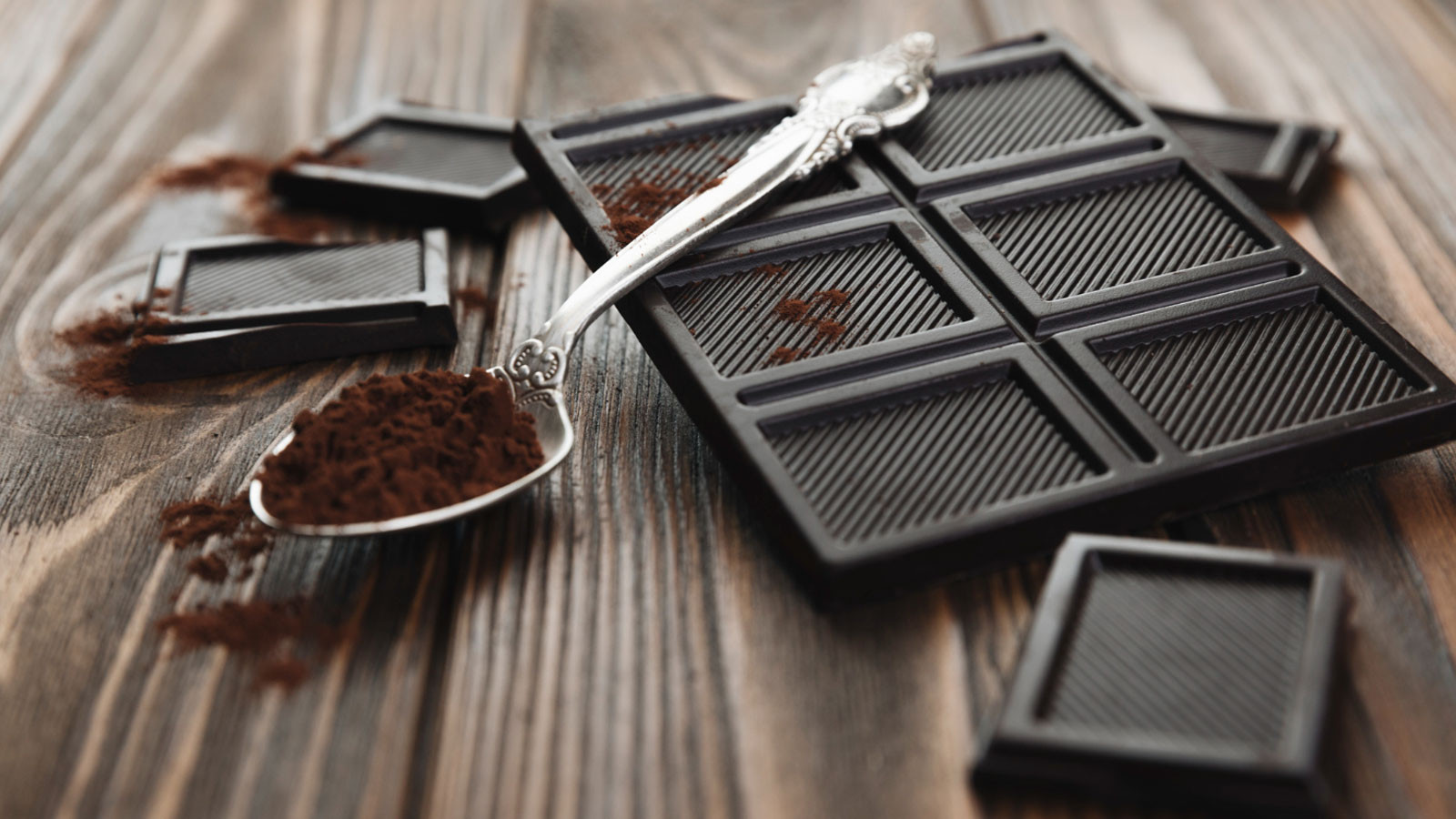 100 gram bitter çikolatada 550 kalori bulunuyor.