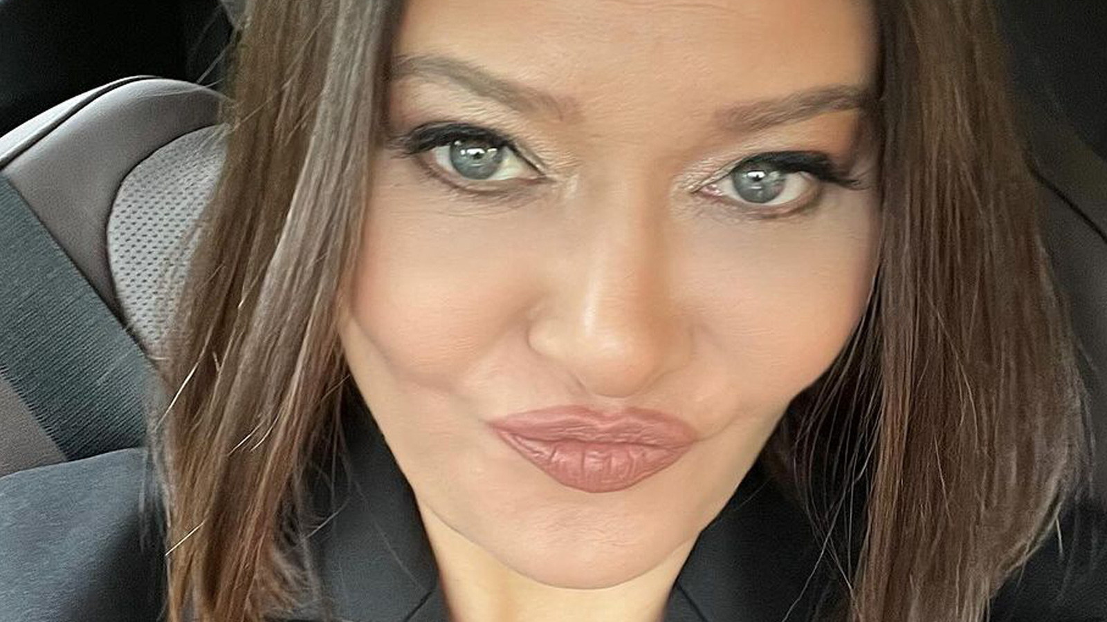 Nurgül Yeşilçay&#039;dan Athena grubunun Gökhan&#039;ına sitem: Kimseyi gözünüzde büyütmeyin!