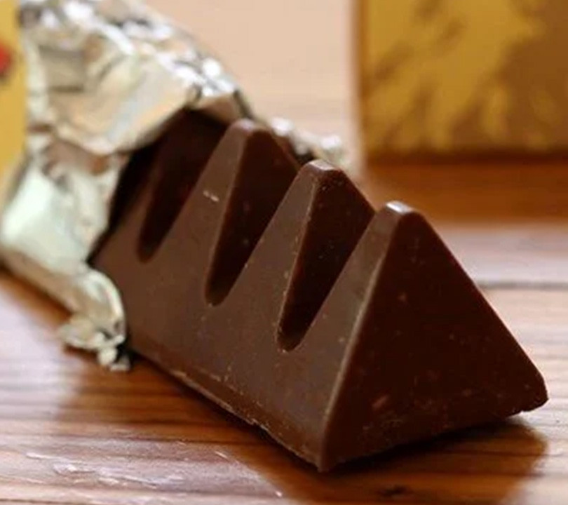 Toblerone çikolatalarda plastik alarmı! Türkiye'deki ürünlerini geri çağırdı!