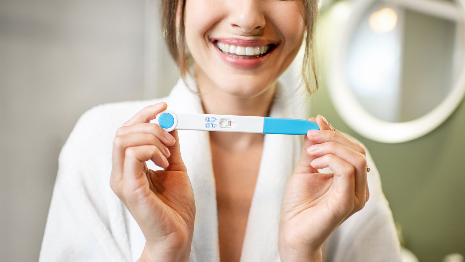 Eczaneden gebelik testi alarak evde hamile olup olmadığınızı öğrenebilirsiniz.