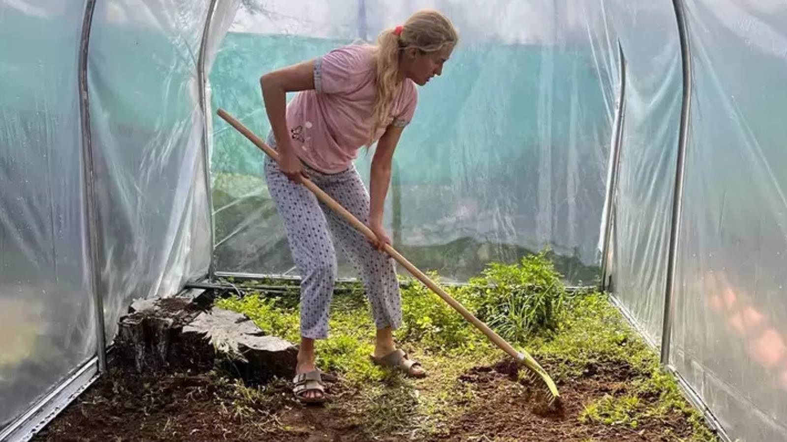 Ünlü Manken Tuğba Özay &quot;Altından değerli&quot; dedi, kolları sıvadı