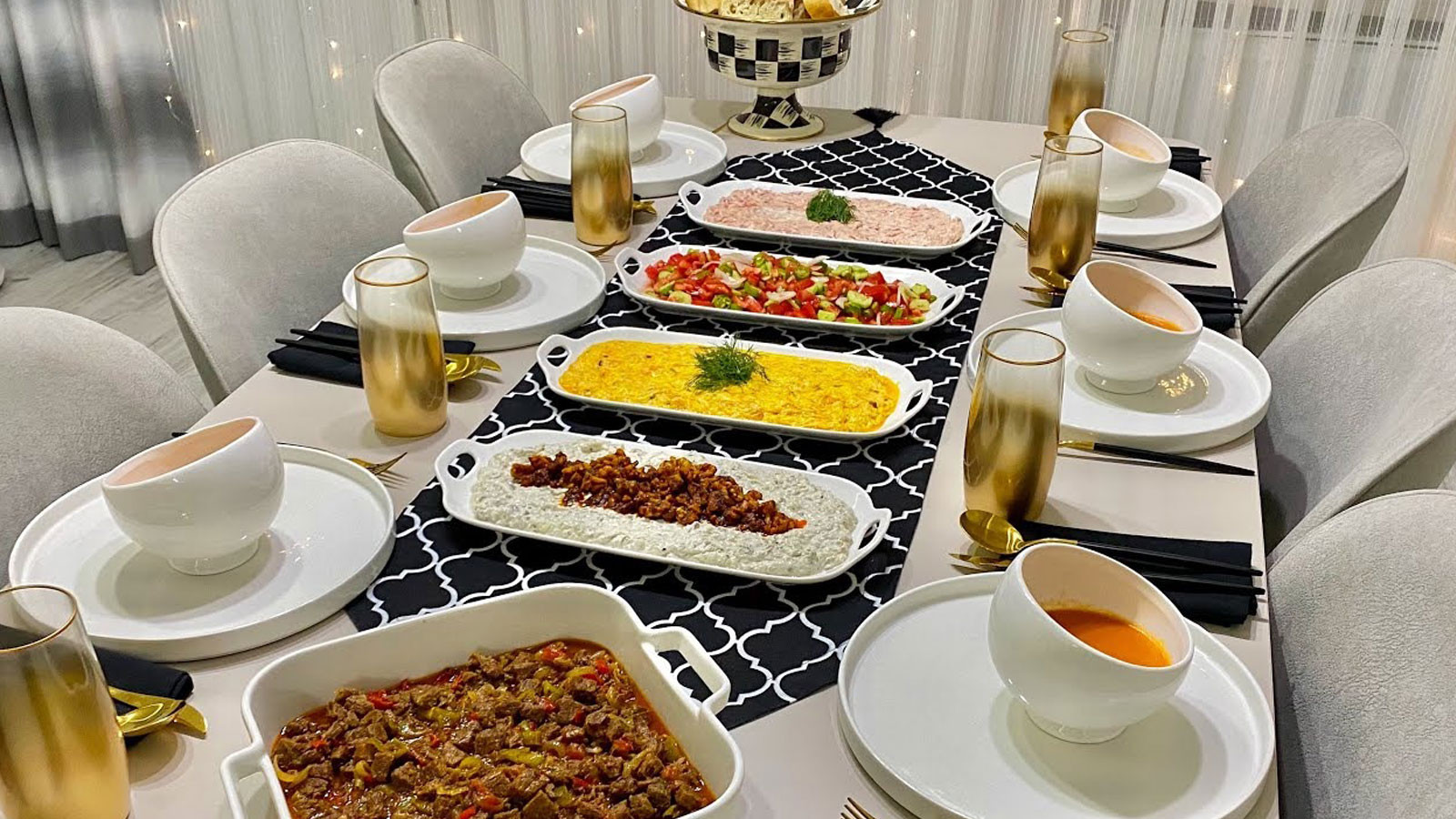 Glutensiz iftar menüsü mercimek çorbası, tas kebabı, pilav ve muhallebiden oluşuyor.