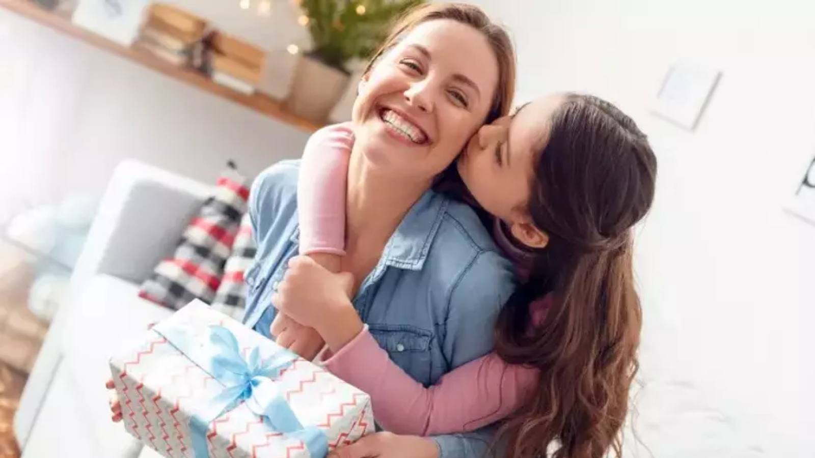 Unutulmaz bir anneler günü için en iyi 8 hediye önerisi