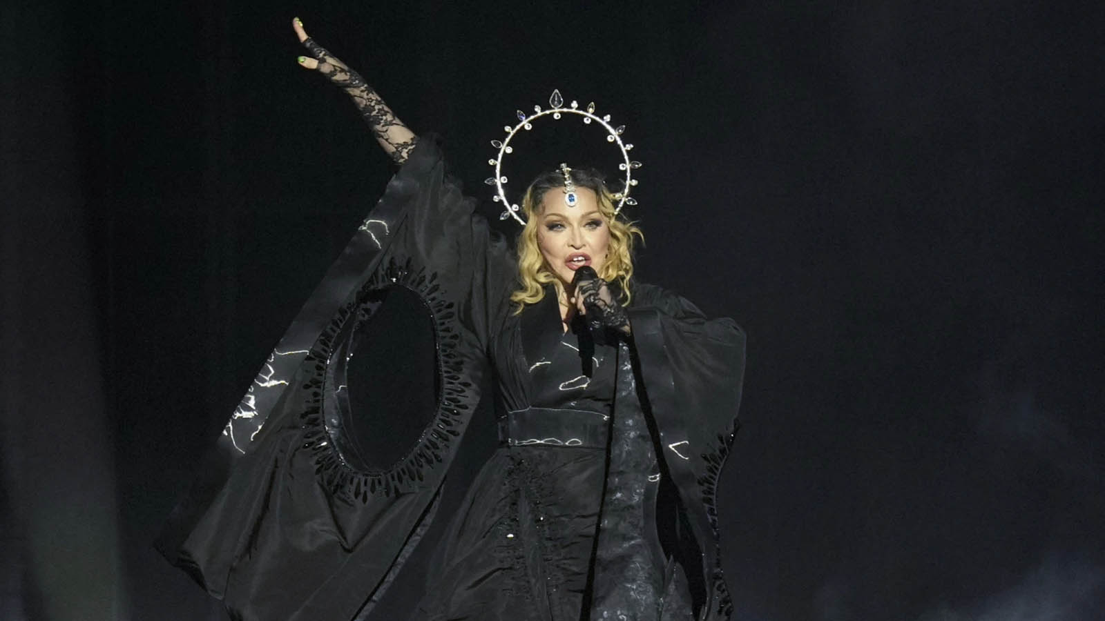 Madonna, şimdiye kadarki en büyük konserini Rio&#039;da verdi