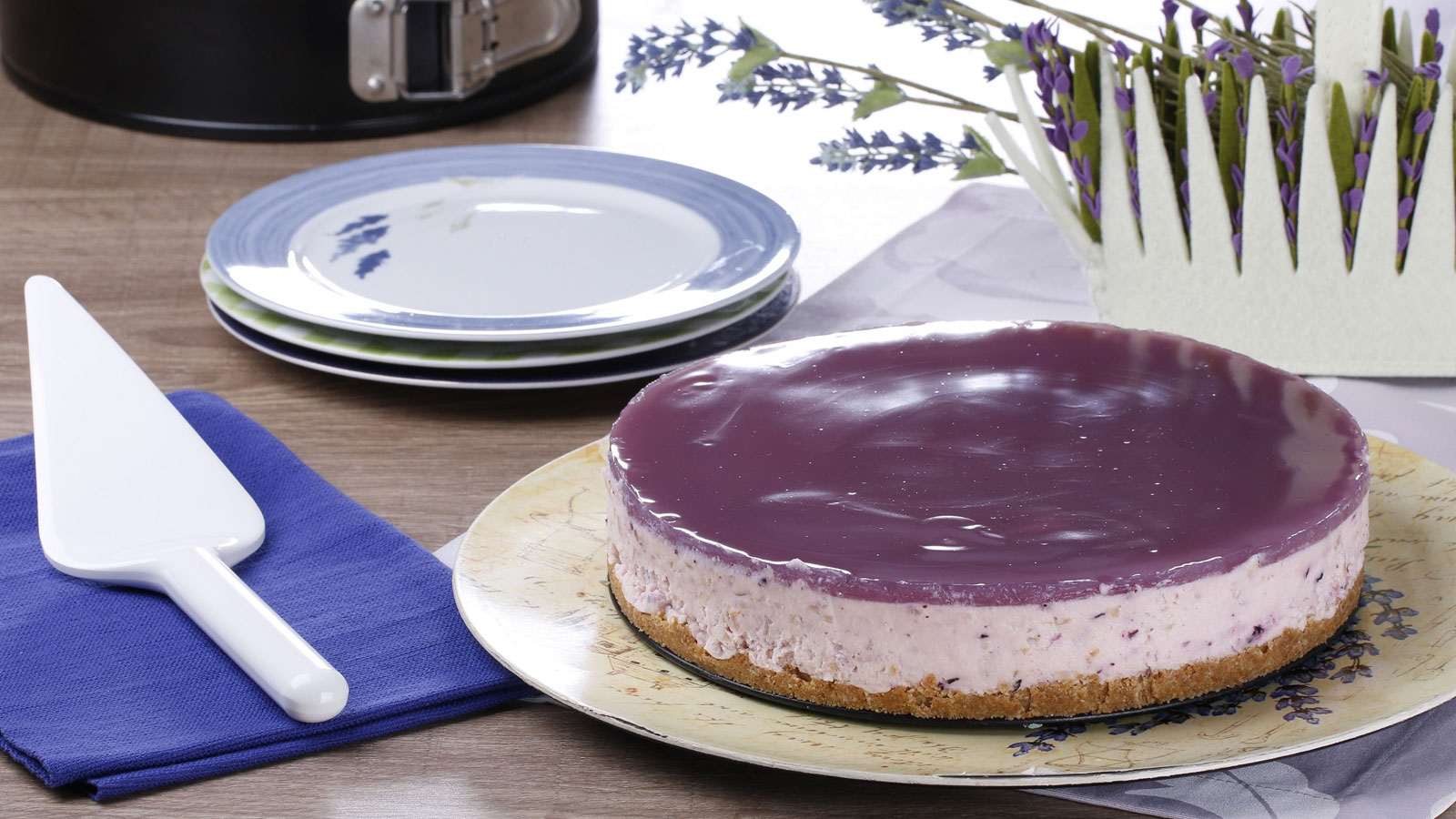 Rengiyle, tadıyla muhteşem! Lavantalı Cheesecake tarifi nasıl yapılır?