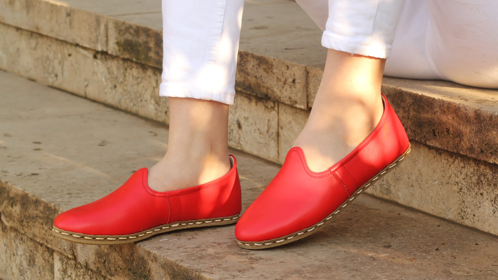 Yeni sokak trendi barefoot ayakkabıların ayak sağlığına faydaları