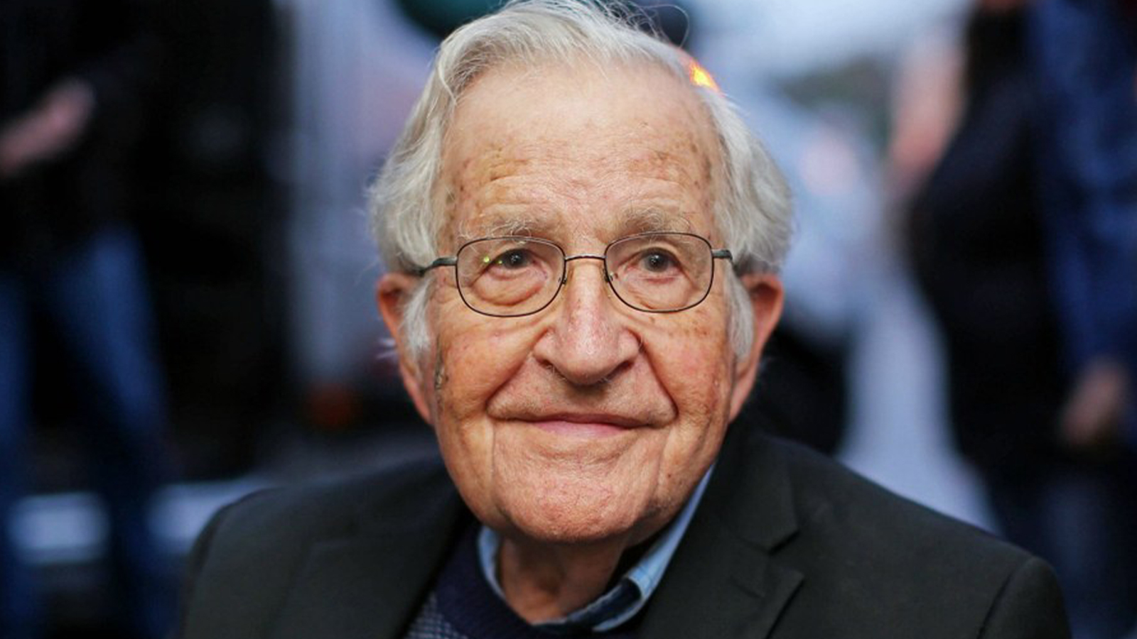 Ünlü düşünür Chomsky&#039;den üzücü haber... &quot;Yürüyemiyor, konuşamıyor&quot;