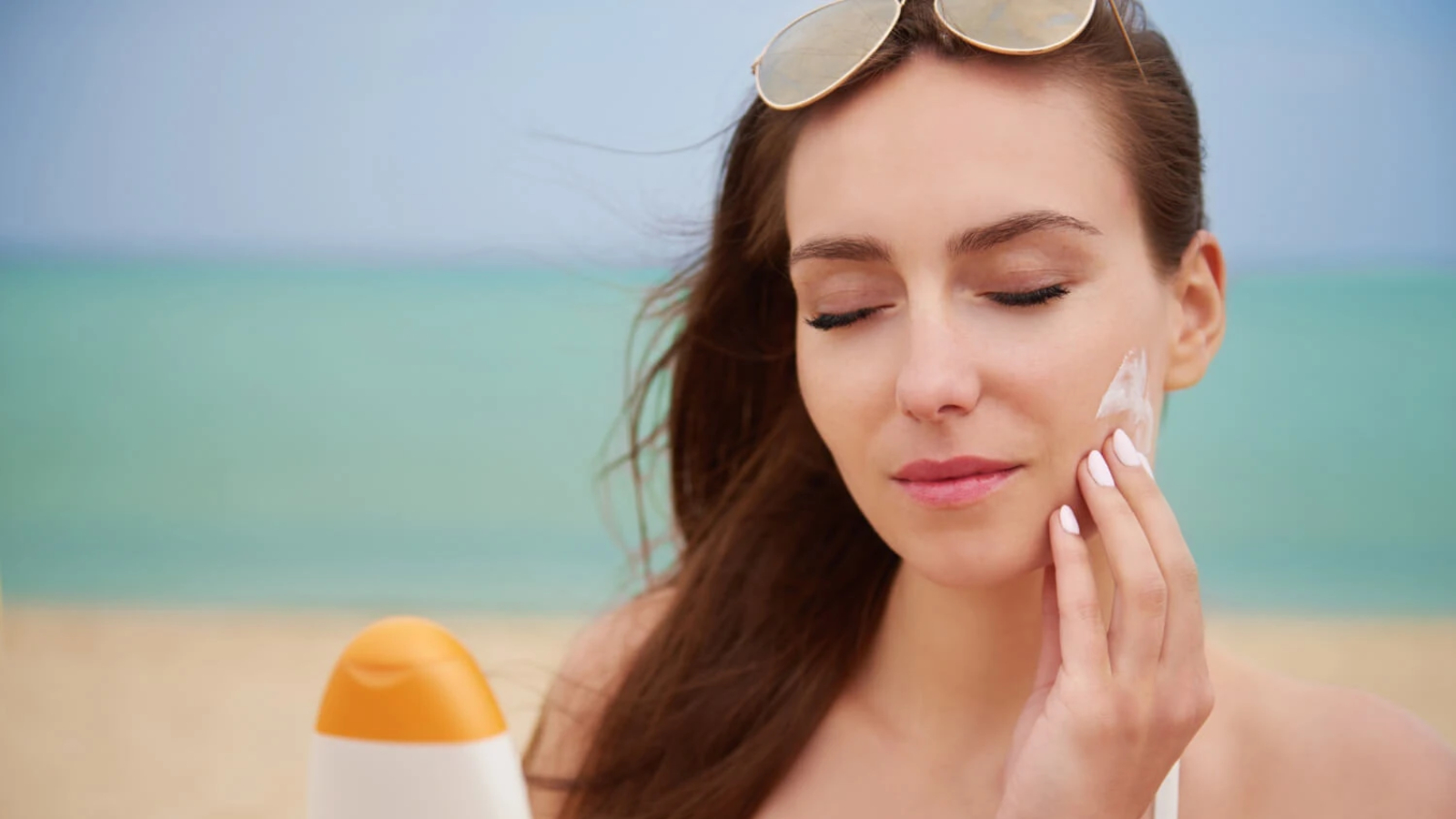 Yaz aylarında hassas cildinize siper olacak en iyi 6 güneş koruyucu