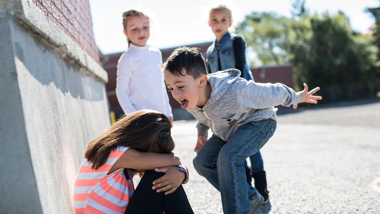 Zorbalığa uğrayan çocuk nasıl anlaşılır ne yapılır? ABD'li uzmandan anne babalara taktikler