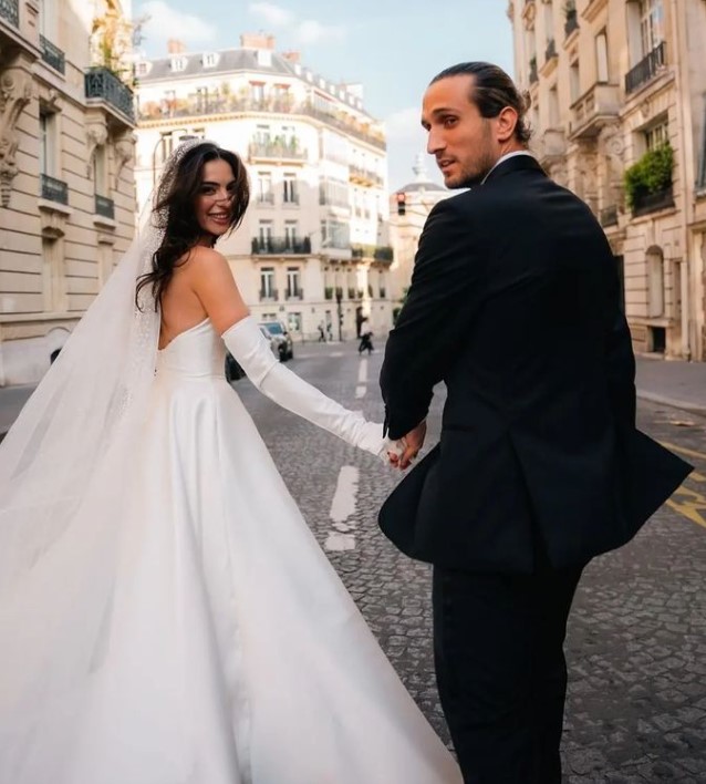 Melisa Aslı Pamuk ve Yusuf Yazıcı Paris’te sessiz sedasız evlenmişti: Düğün fotoğraflarını ilk kez paylaştı