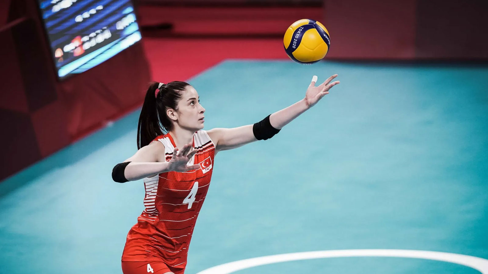 Tuğba Şenoğlu kadrodan neden çıkarıldı? Eski voleybolcudan şok paylaşım ortalığı karıştırdı