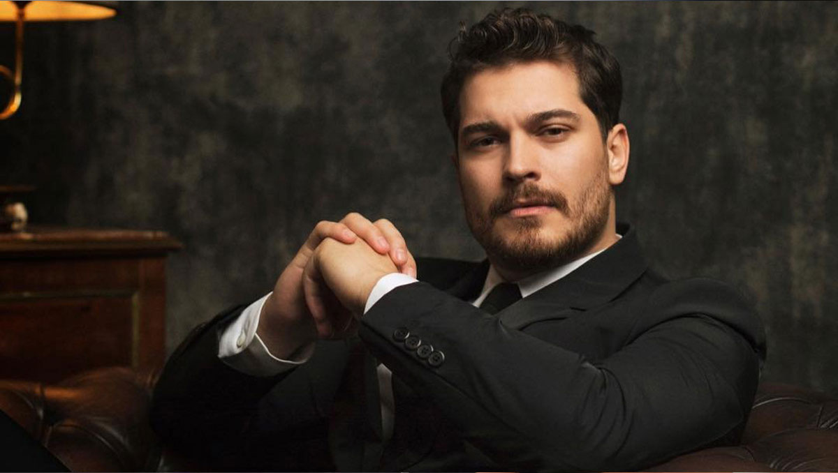 Çağatay Ulusoy yeni imajıyla sosyal medyayı salladı!