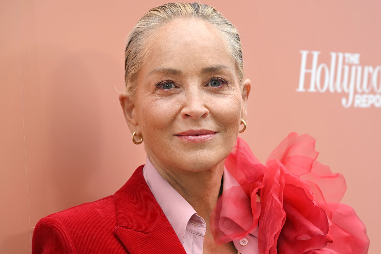 Hollywood'ın yıldızı Sharon Stone Beşiktaş formasıyla poz verdi