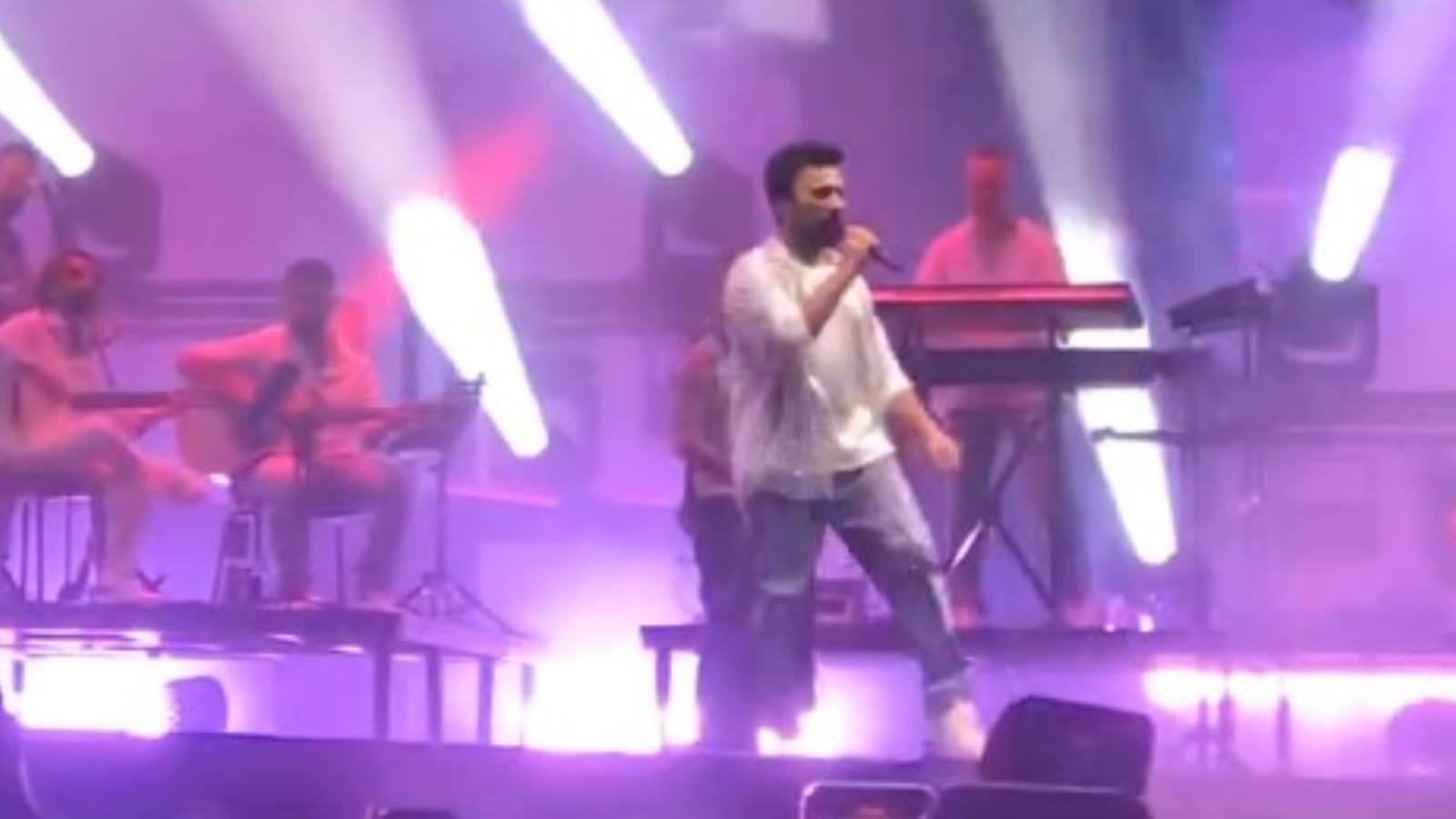 Tarkan’dan efsane performans! "Kuzu Kuzu" dansı sosyal medyayı salladı