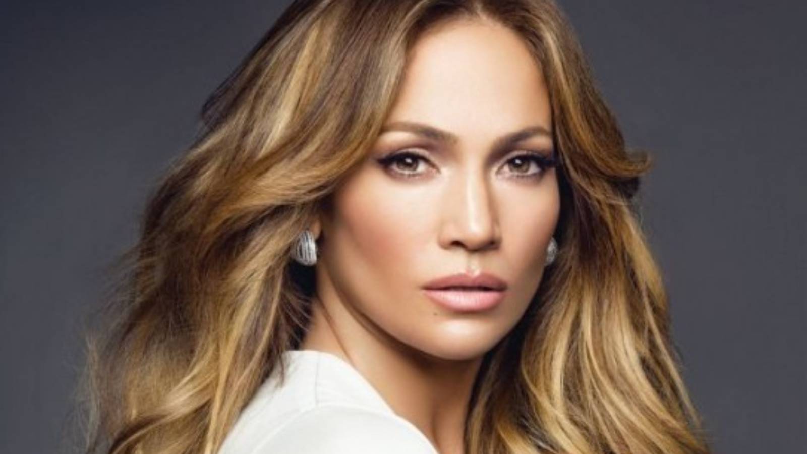 Jennifer Lopez’in sağ eline nişan yüzüğü takması gündem oldu