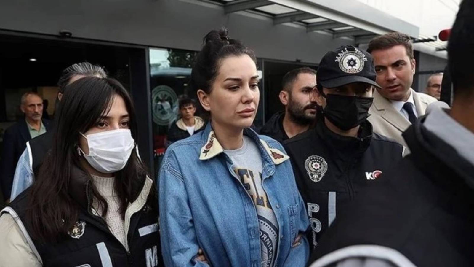 Sevinç çığlıklarıyla tahliye olan Dilan Polat'tan ilk fotoğraf geldi