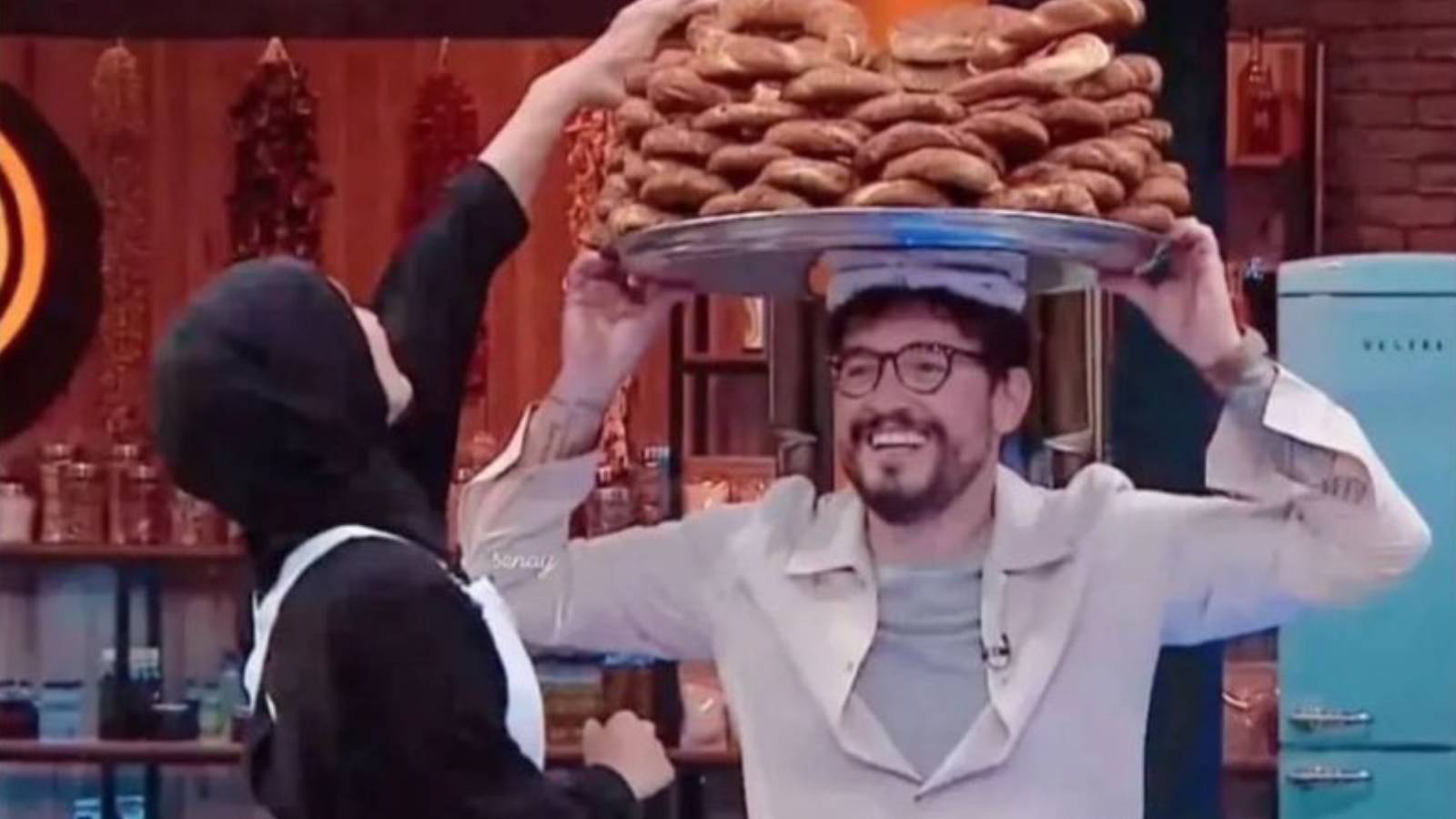 MasterChef Türkiye’de Danilo Şef’in simit yemesi izleyicilerin iştahını kabarttı