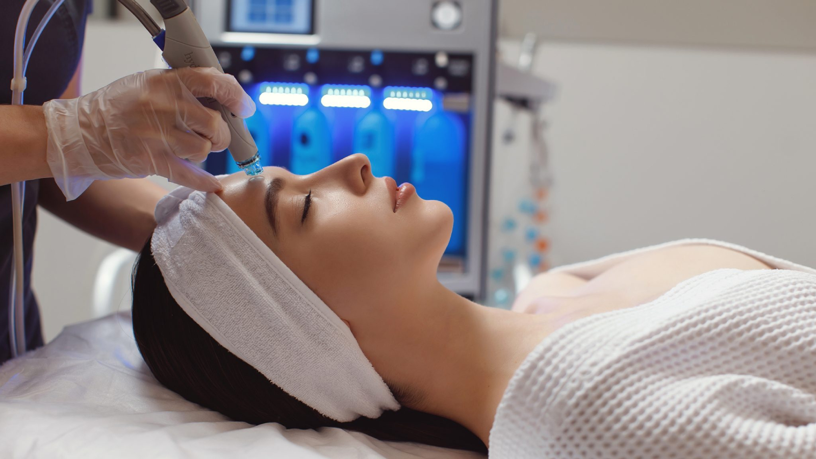 Yaşlanma karşıtı bakım yöntemi olan hydrafacial nedir? Cildiniz için etkili ve güvenilir bir seçenek